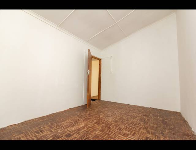 2 BEDROOM HOUSE FOR SALE IN MONTFORD